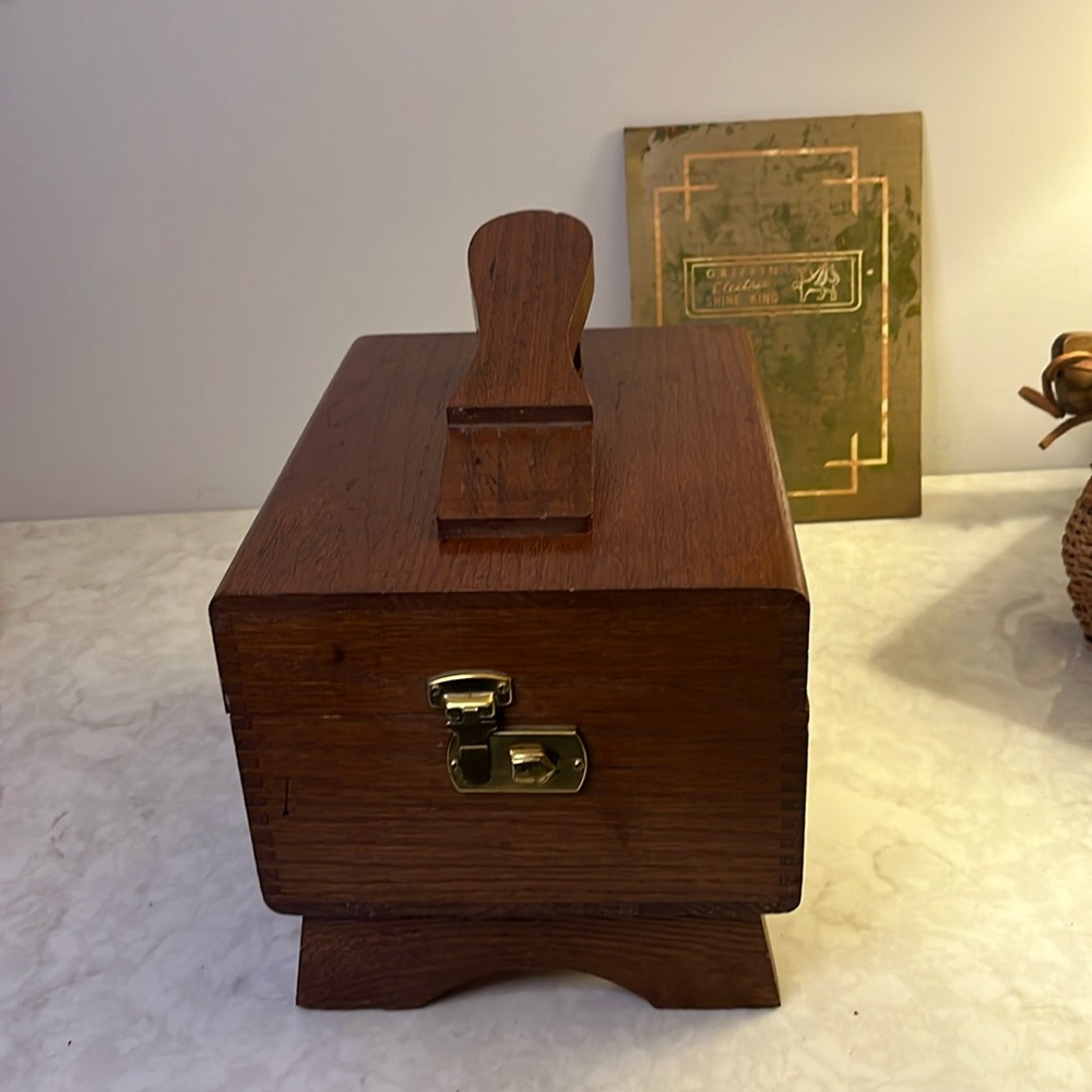 Vintage Griffin Electric Shine King  Shoe Shine Box Valet